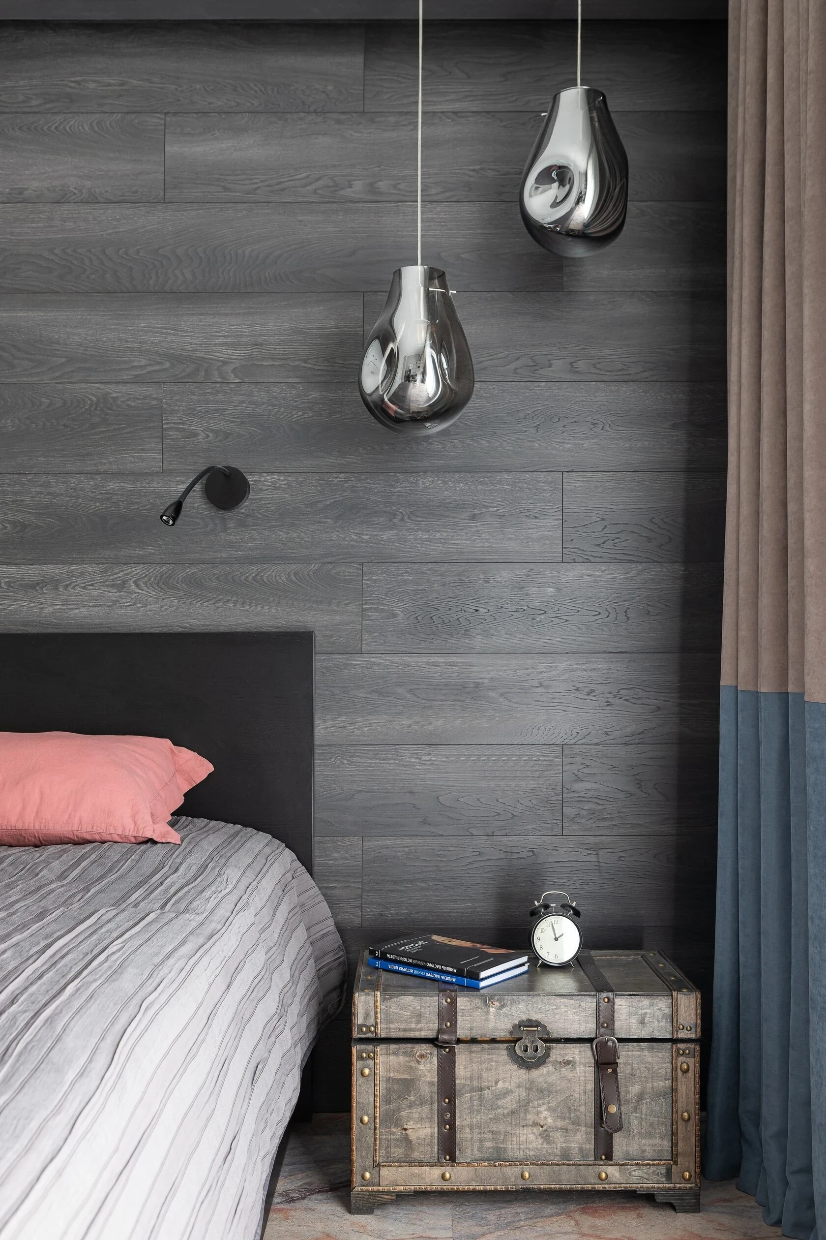 КВАРТИРА С ЯРКИМИ АКЦЕНТАМИ В СТАРОМ ФОНДЕ