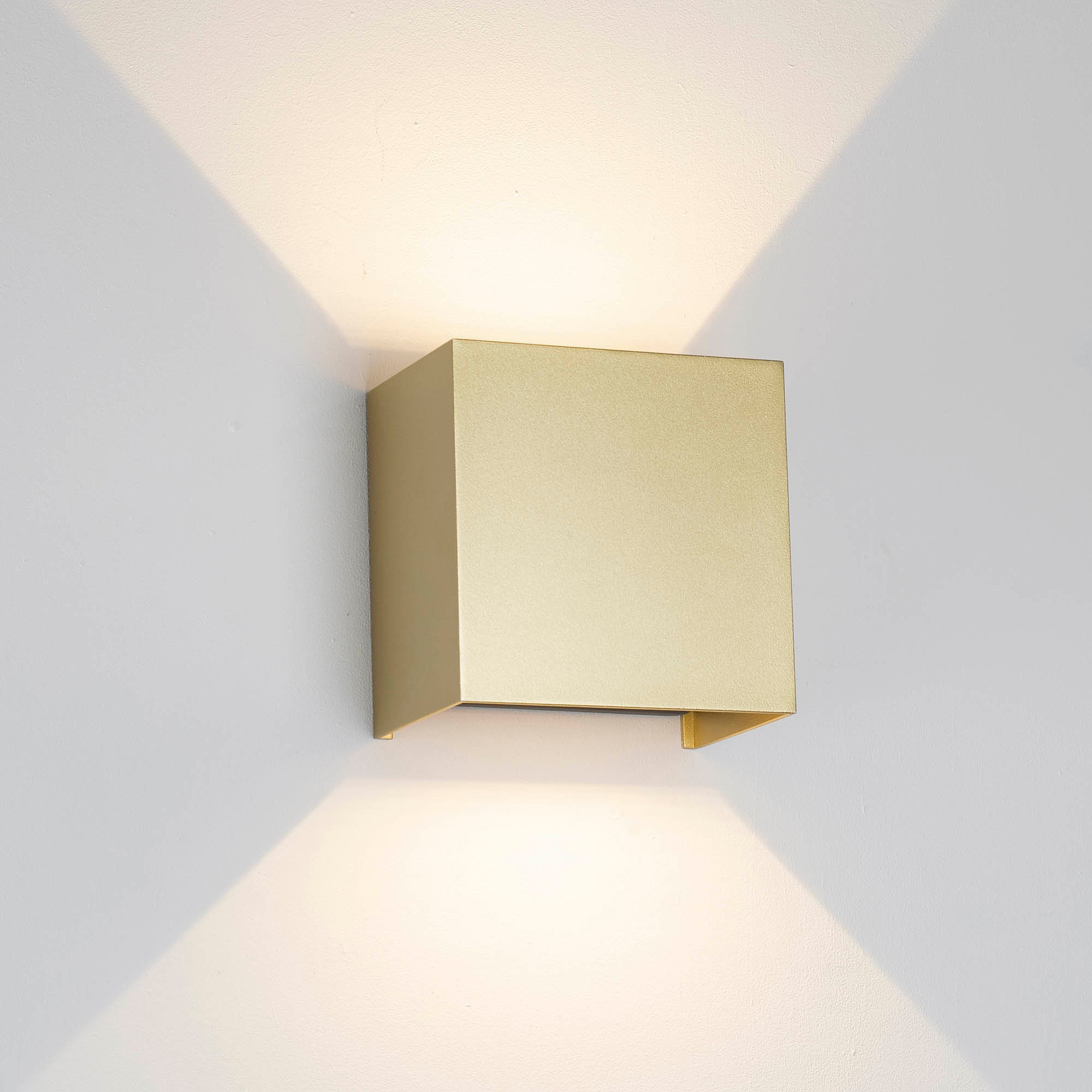 Настенный светильник Mantra Davos 9225